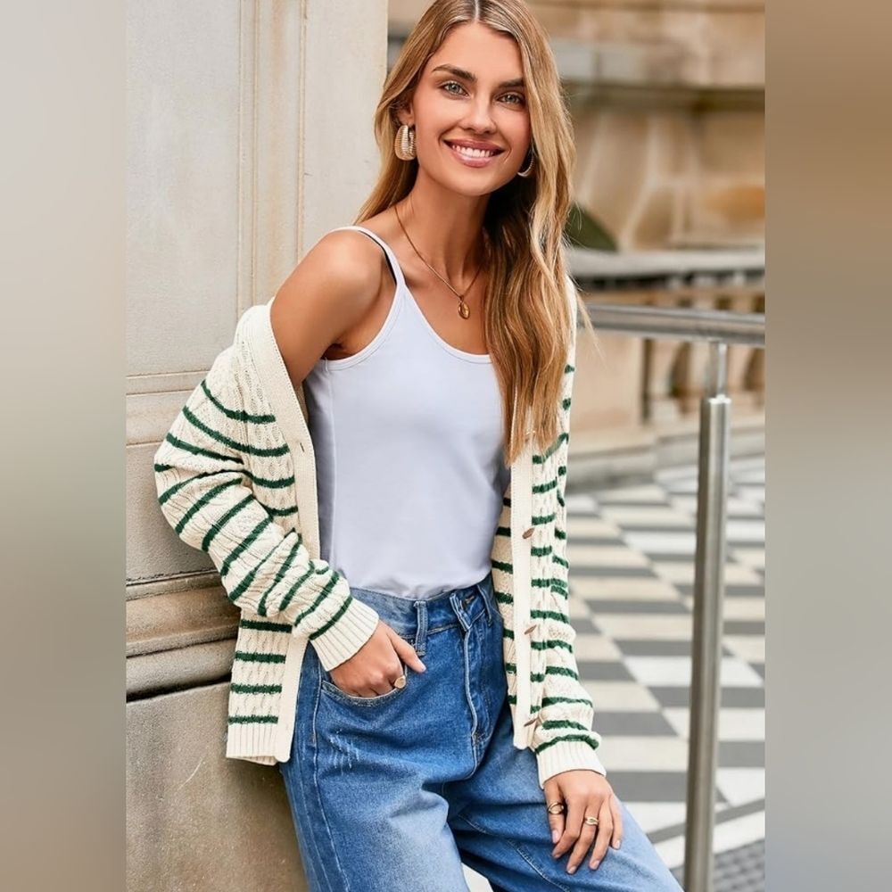 🩵NWT Green Striped Button Vneck Long Sleeve Sweater Medium